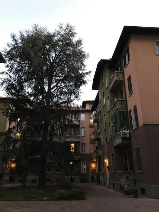 Appartamento In Zona Bocconi Milan Extérieur photo